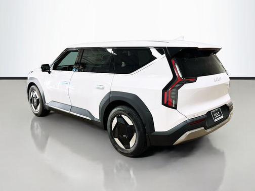 2026 Kia EV9 Light Long Range