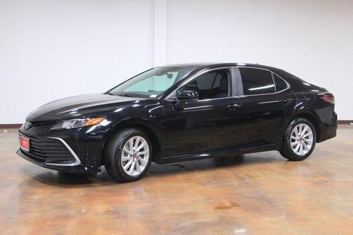 Photo 4 of 28 of 2021 Toyota Camry LE
