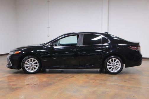 Photo 5 of 28 of 2021 Toyota Camry LE