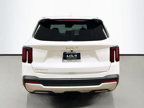 2025 Kia Sorento LX
