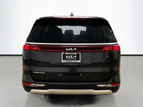 2023 Kia Carnival LX