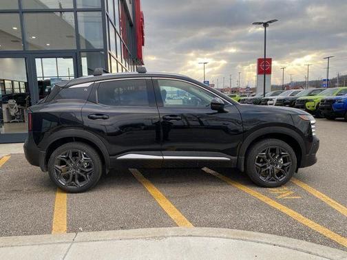 Super Black 2026 Nissan Kicks SR