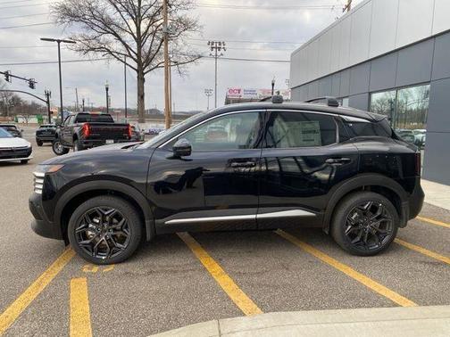Super Black 2026 Nissan Kicks SR