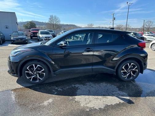 2022 Toyota C-HR XLE