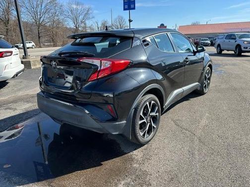 2022 Toyota C-HR XLE
