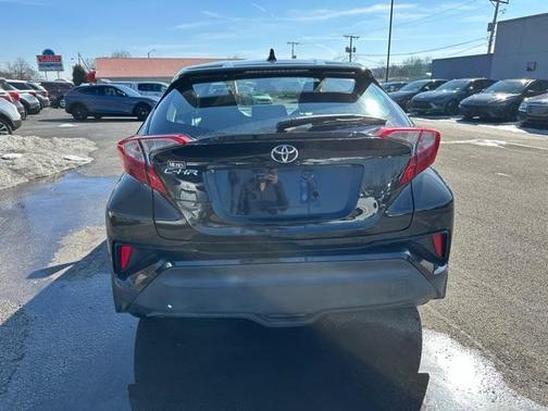 2022 Toyota C-HR XLE