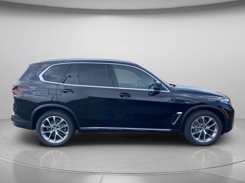 Black Sapphire Metallic 2026 BMW X5 xDrive40i
