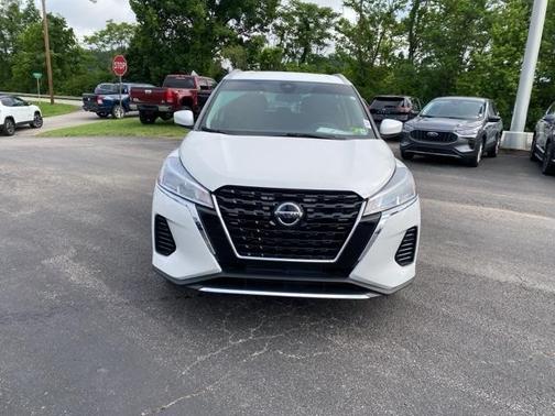 2022 Nissan Kicks SV