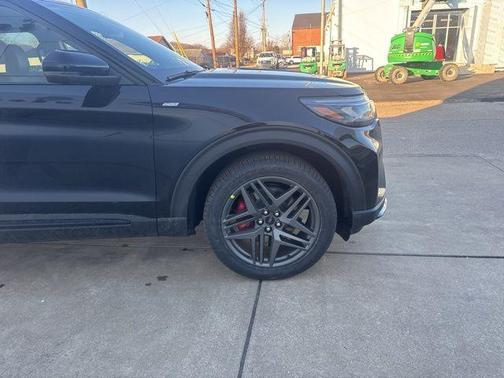 Agate Black 2026 Ford Explorer ST-Line