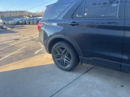 Agate Black 2026 Ford Explorer ST-Line