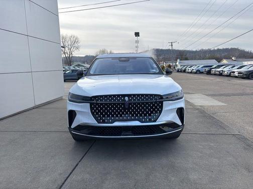 White Platinum Tri-Coat Metallic 2026 Lincoln Nautilus Premiere