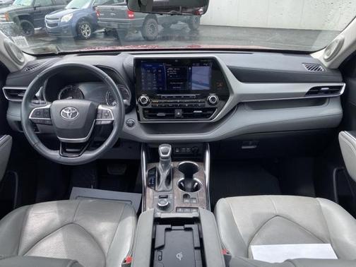2022 Toyota Highlander Platinum