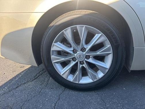 2015 Lexus ES 300h Base