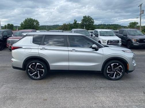 2022 Mitsubishi Outlander ES