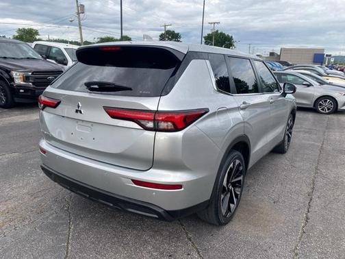2022 Mitsubishi Outlander ES