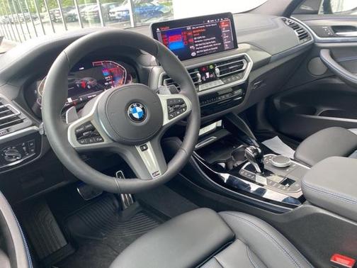 2025 BMW X4 xDrive30i