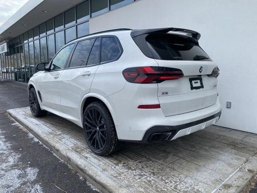 2026 BMW X5 M60i