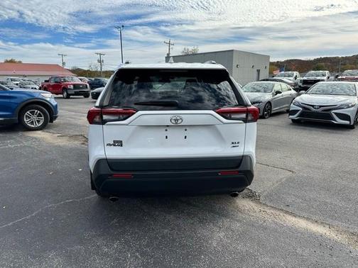 2022 Toyota RAV4 XLE