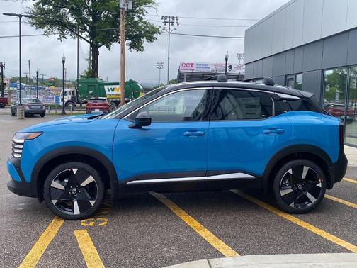 2t Ice Blk Roof 2026 Nissan Kicks SR