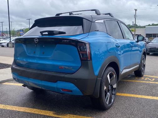 2t Ice Blk Roof 2026 Nissan Kicks SR