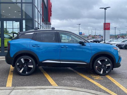 2t Ice Blk Roof 2026 Nissan Kicks SR