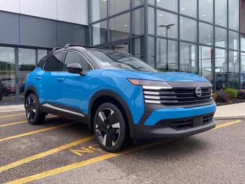 2t Ice Blk Roof 2026 Nissan Kicks SR