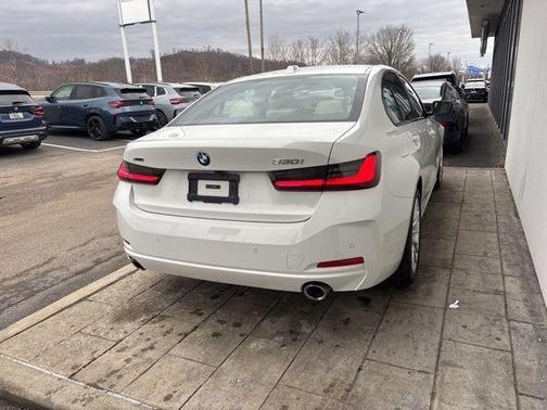 2023 BMW 330 i xDrive