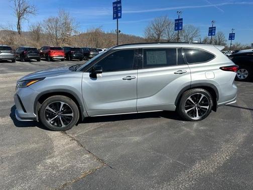 2022 Toyota Highlander XSE