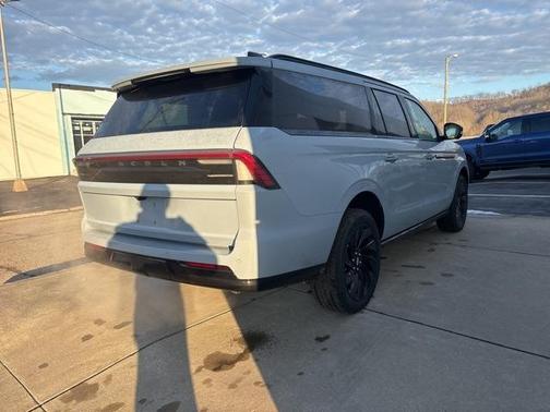 2026 Lincoln Navigator L Reserve