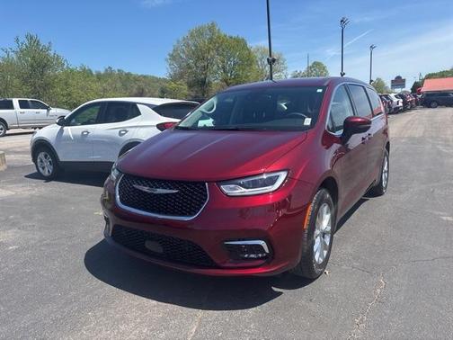 2023 Chrysler Pacifica Touring-L