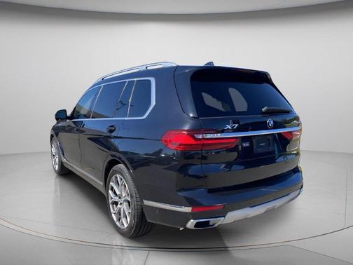Black Sapphire Metallic 2021 BMW X7 xDrive40i
