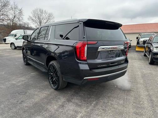 2023 GMC Yukon XL SLT