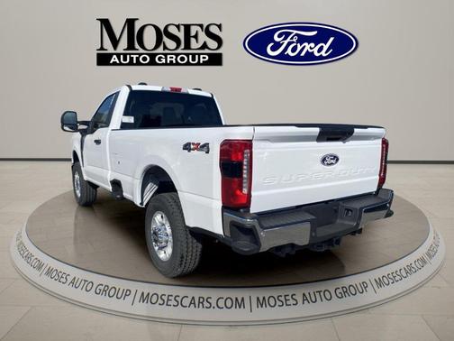 Oxford White 2027 Ford F-350 XLT