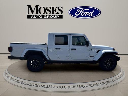 Bright White Clearcoat 2024 Jeep Gladiator Nighthawk