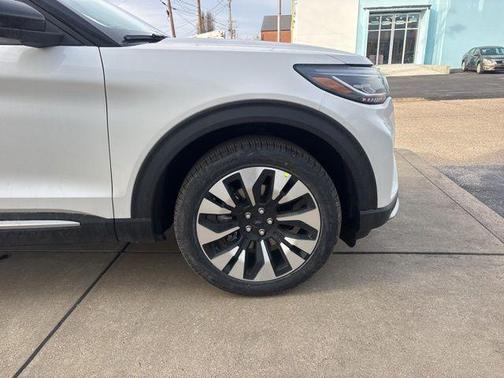 Star White 2026 Ford Explorer Platinum