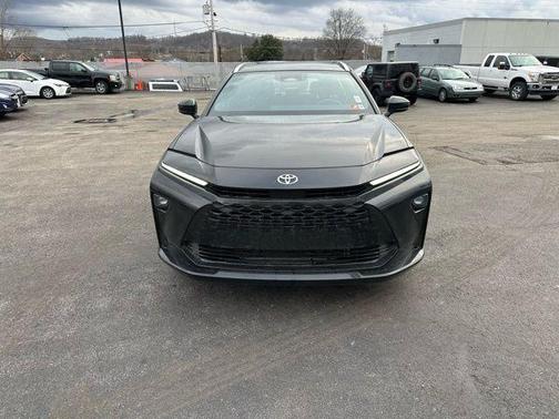 2025 Toyota Crown Signia XLE