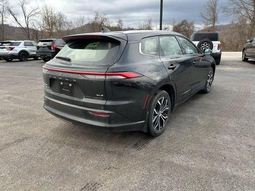 2025 Toyota Crown Signia XLE