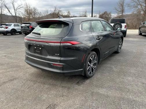 2025 Toyota Crown Signia XLE