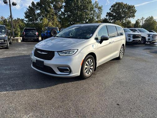 Silver Mist Clearcoat 2023 Chrysler Pacifica Hybrid Limited