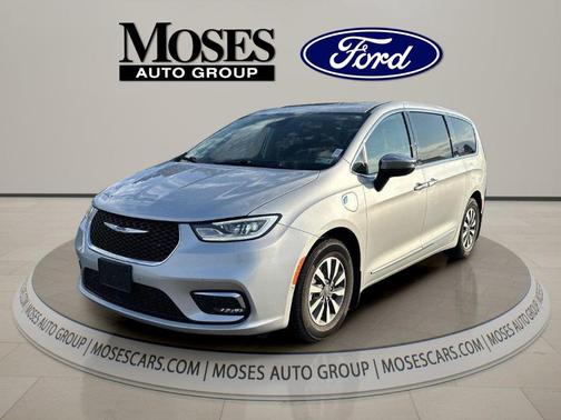Silver Mist Clearcoat 2023 Chrysler Pacifica Hybrid Limited