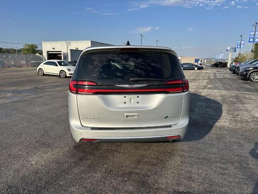 Silver Mist Clearcoat 2023 Chrysler Pacifica Hybrid Limited