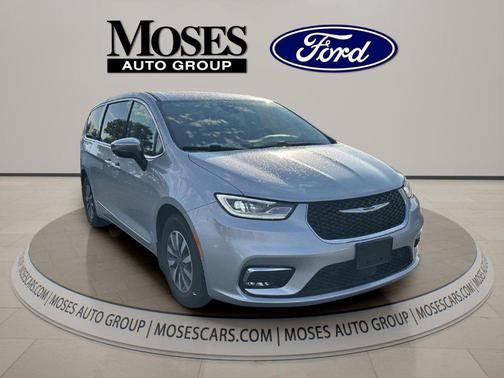 Silver Mist Clearcoat 2023 Chrysler Pacifica Hybrid Limited