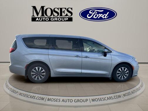 Silver Mist Clearcoat 2023 Chrysler Pacifica Hybrid Limited