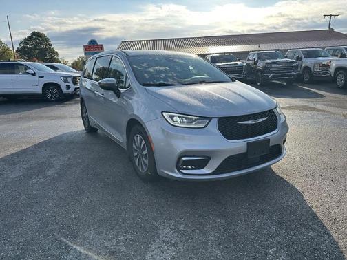Silver Mist Clearcoat 2023 Chrysler Pacifica Hybrid Limited