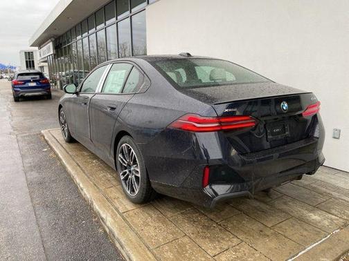 Carbon Black Metallic 2026 BMW 530 i xDrive