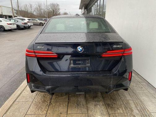 Carbon Black Metallic 2026 BMW 530 i xDrive
