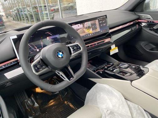 Carbon Black Metallic 2026 BMW 530 i xDrive