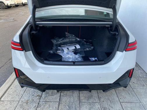 Alpine White 2026 BMW 530 i xDrive