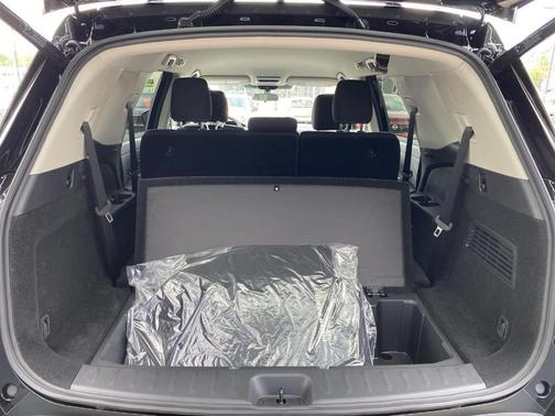 Super Black 2026 Nissan Pathfinder SV