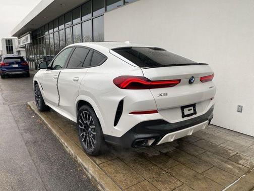 Mineral White Metallic 2026 BMW X6 xDrive40i